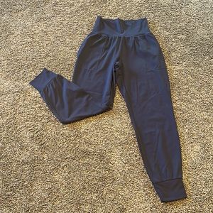 Athleta salutation jogger in navy